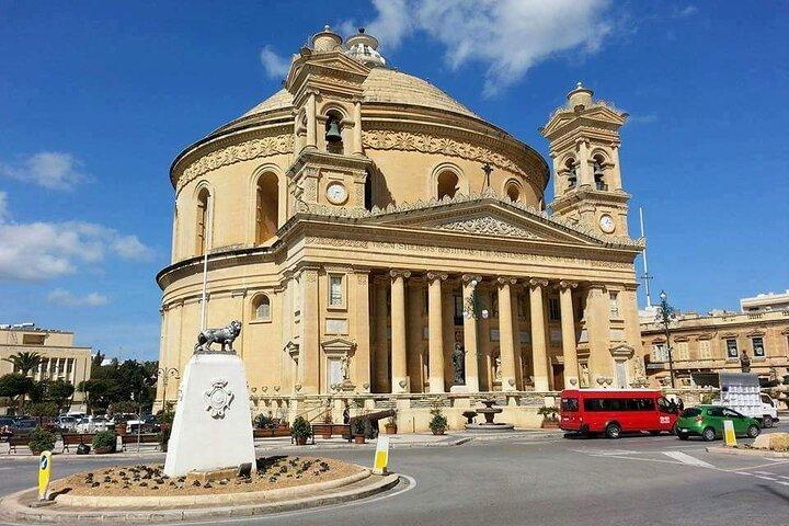 Halv dag til Aviation Museum, Mosta Dome og WWII Shelters inkl. maltesisk tallerken