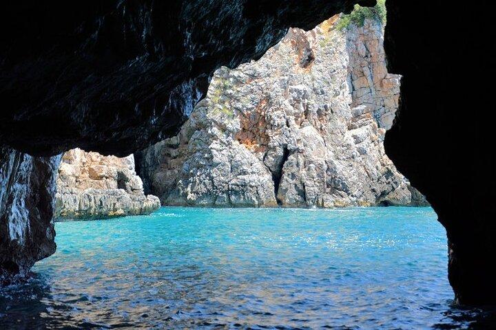 Kotor : Grotta Azzurra 3 ore Tour privato in barca con motoscafo moderno