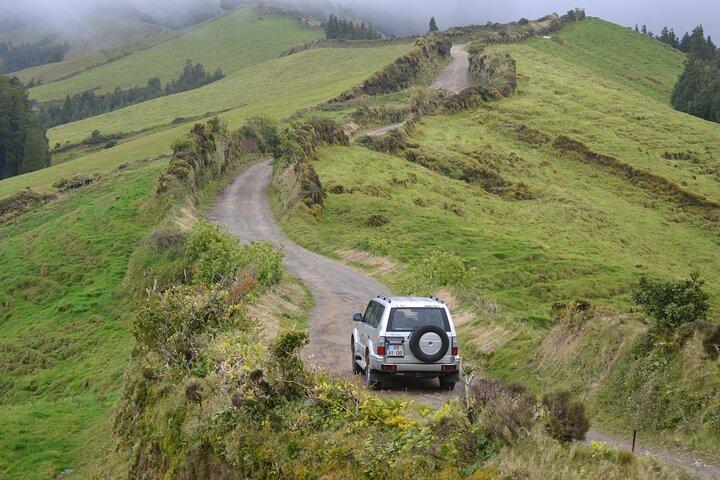 Excursión de día completo en 4x4 a Sete Cidades desde Ponta Delgada con senderismo
