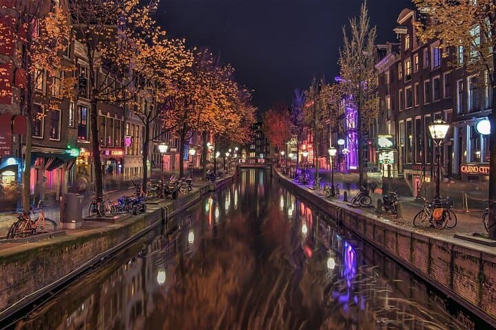 Amsterdam to Schiphol Airport Private Transfer