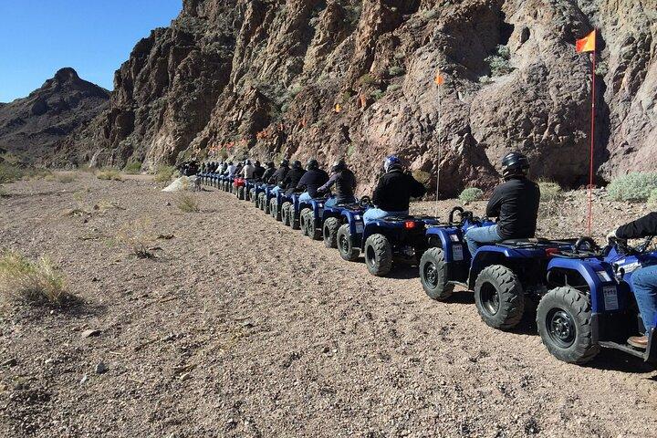 Tour en vehículo todo terreno en el Parque Nacional del Lago Mead con un paseo opcional en helicóptero por el Gran Cañón