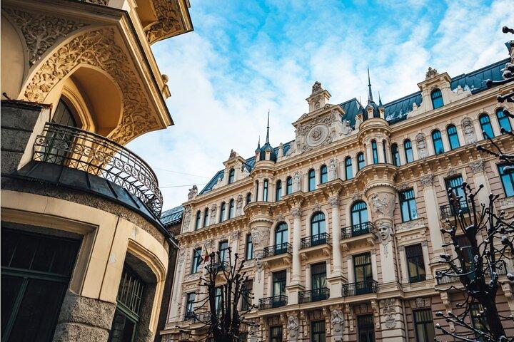 Riga Art Nouveau Secrets: Marche de puzzle autoguidée