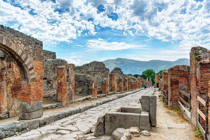 Positano, Sorrento and Pompei Tour from Naples
