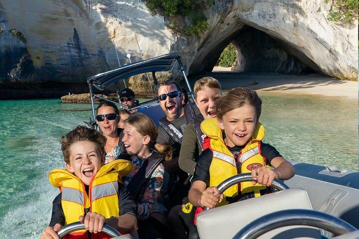 Whitianga : Cathedral Cove Thrilling Boat Tour, Cuevas & Snorkeling