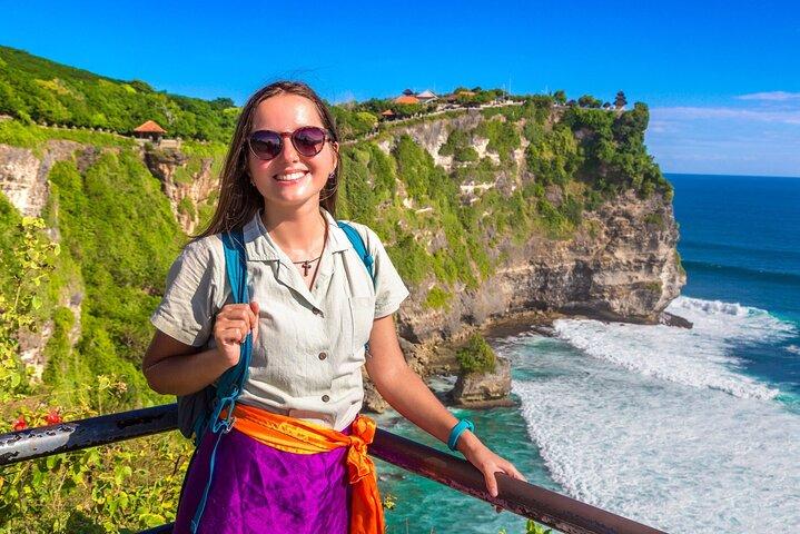 Excursão privada de dia inteiro a Tanah Lot e Uluwatu Temple com show de dança Kecak