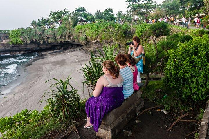 Excursão privada de dia inteiro a Tanah Lot e Uluwatu Temple com show de dança Kecak