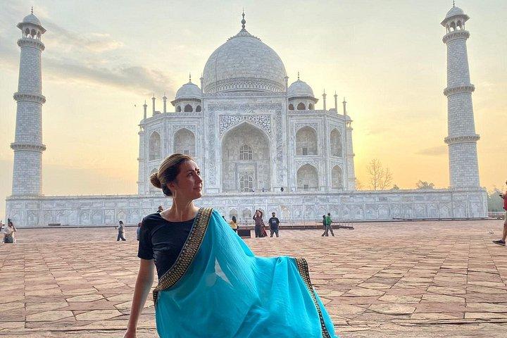 Delhi to Taj Mhal, private car and Guide for same day