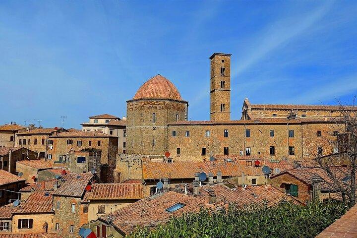 TOUR PRIVADO: Volterra e San Gimignano com almoço e degustação de vinhos