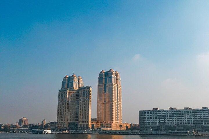 Coucher de soleil sur la tour du Caire avec déjeuner