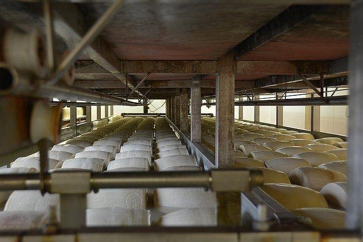 Exclusive Emilia-Romagna,Parmigiano, Prosciutto, Balsamic, Wine