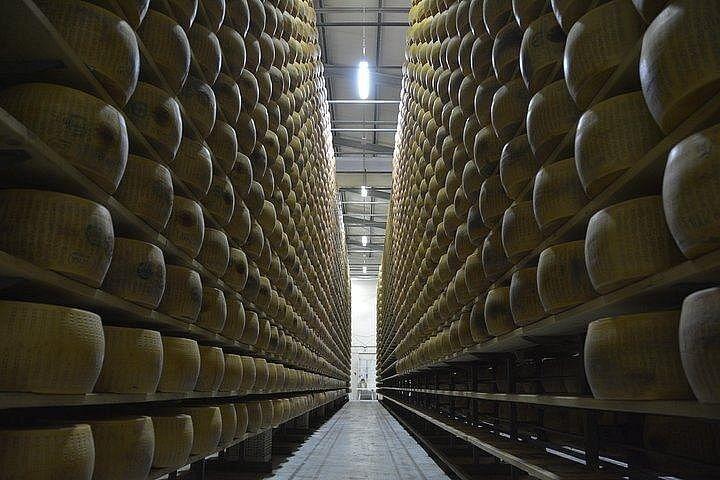 Exclusive Emilia-Romagna,Parmigiano, Prosciutto, Balsamic, Wine