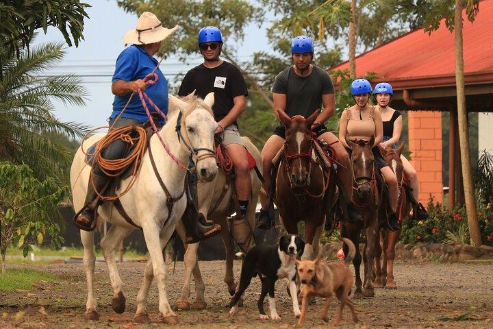 Horseback riding Rio Celeste