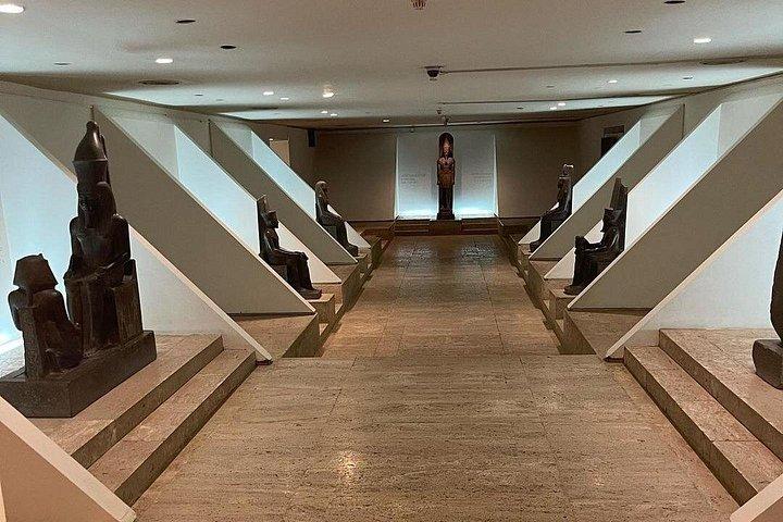 半日ツアールクソールとミイラ化博物館を訪問