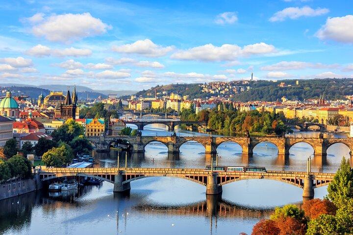 Delad flodkryssningstur i Prag med middag