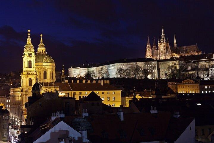 Delad flodkryssningstur i Prag med middag