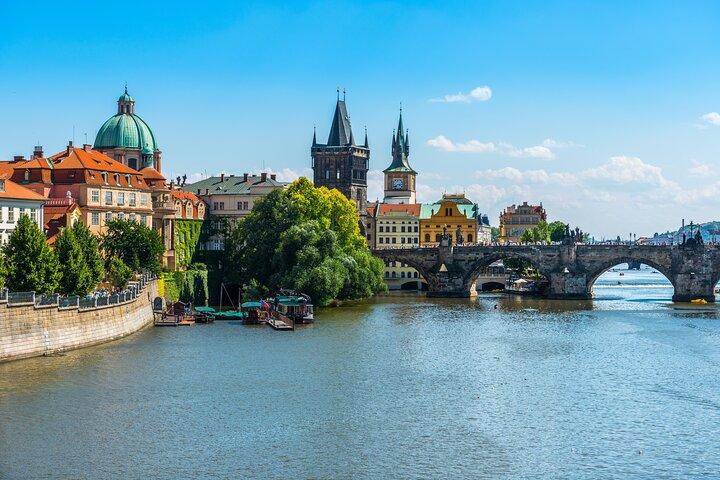 Delad flodkryssningstur i Prag med middag
