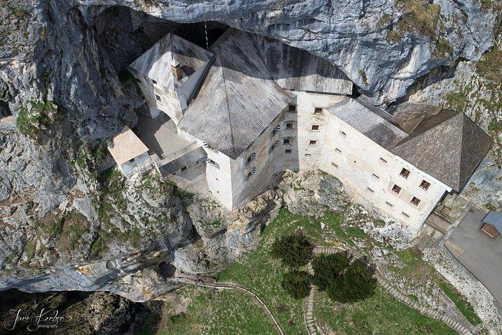 Ljubljana: Postojna cave & Predjama castle small group tour