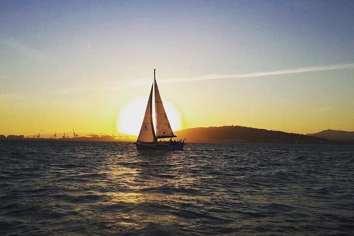 2 Hour Small Group Sunset Sail inc Tapas & Drinks