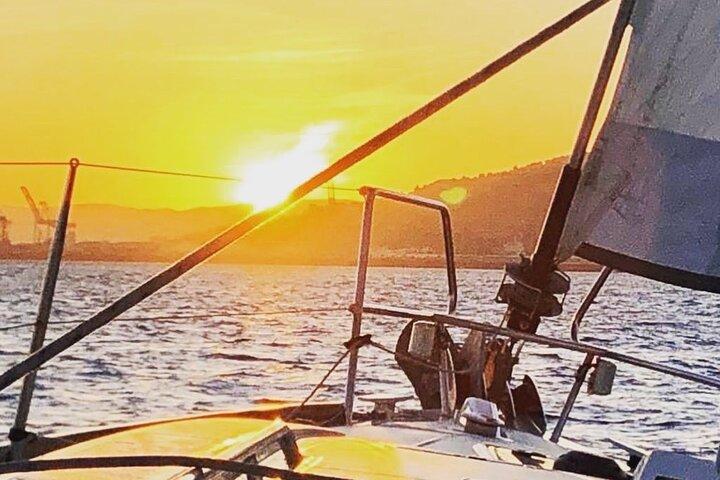 2 Hour Small Group Sunset Sail inc Tapas & Drinks