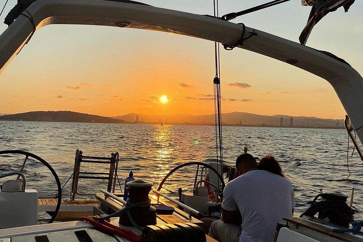 2 Hour Small Group Sunset Sail inc Tapas & Drinks