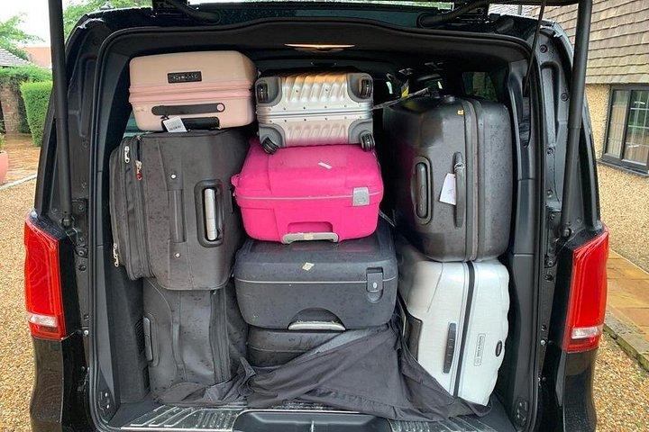 ヒースロー空港からサウサンプトン市への専用車送迎
