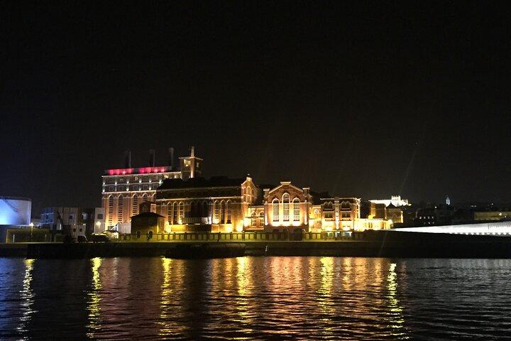 Lisbon Night Sailing Tour with a Drink- 2h Small Group Tour