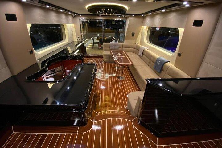 Excursion privée en yacht de luxe de deux heures sur le Bosphore