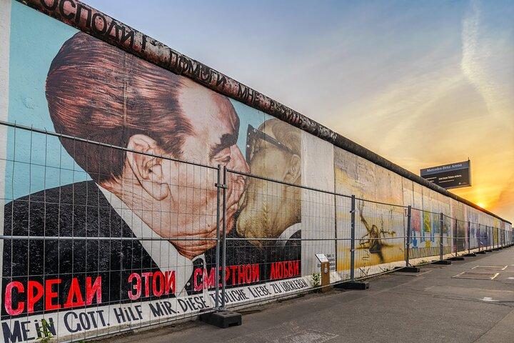 Berlin: Cold War Walking Private Tour with Guide