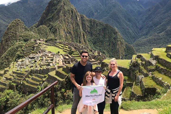 Machu Picchu & Valle Sagrado 2-Day Tour