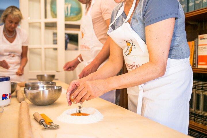 Venedig : Pasta-, Tiramisu- oder Cicchetti-Klasse mit Wein von Cesarine