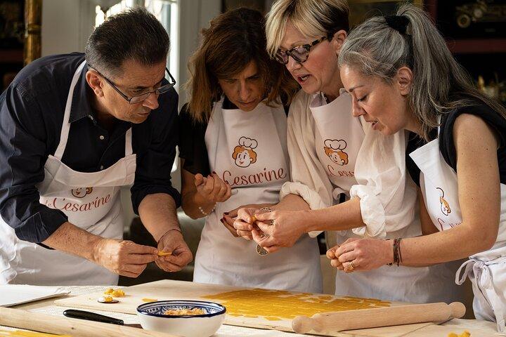 Classe de pasta e tiramisu em pequenos grupos no Local's Home em Veneza