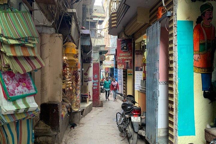 アッシからマニカルニカへのウォーキングツアー : Varanasi Ghats & Lanes