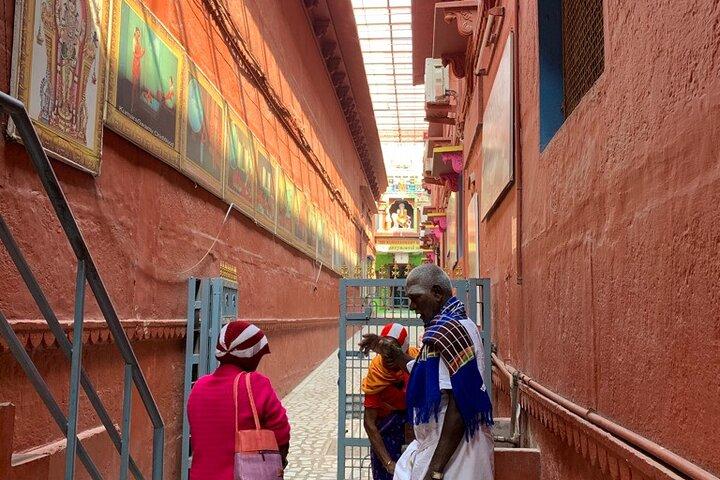 アッシからマニカルニカへのウォーキングツアー : Varanasi Ghats & Lanes