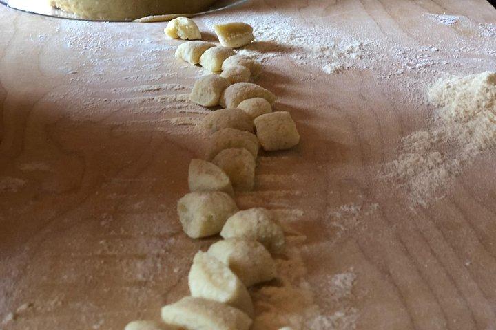 オリーブとワインの農園でソムリエによるオーガニック料理教室