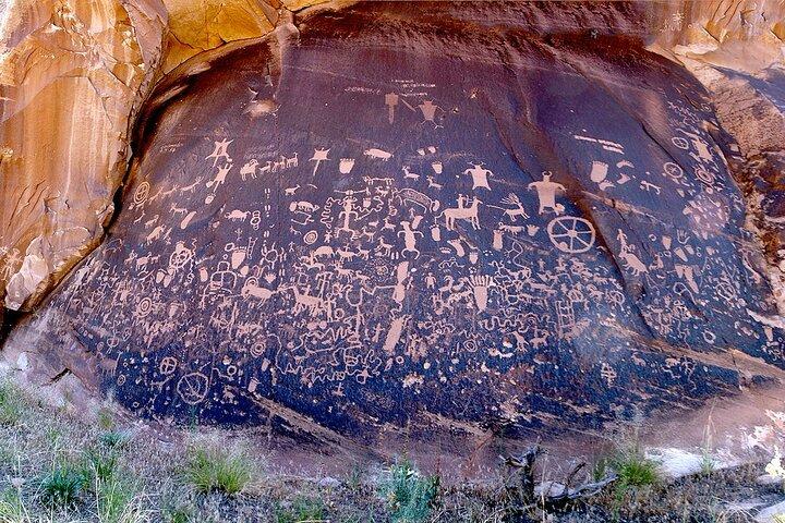 Tour di un giorno di Needles Canyonlands 4X4 Jeep Tour (minimo 3 persone)