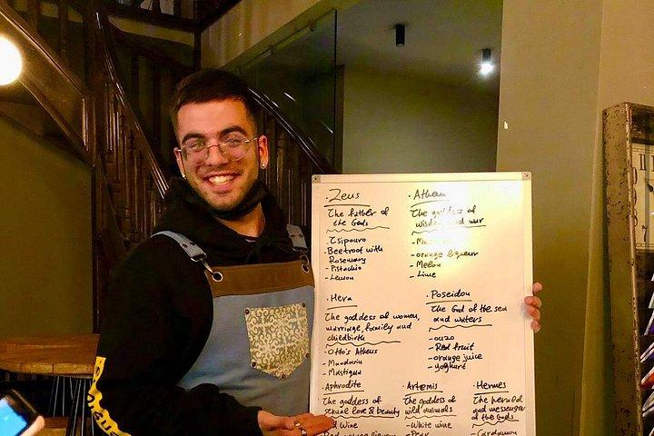 夜のアテネ：ドリンクと食べ物を使った小グループの観光
