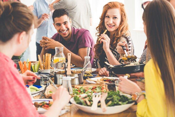 Traditioneel Duits eten en privétour door de oude binnenstad van Berlijn