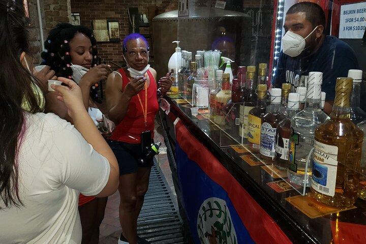 Belizean Bits & Bites Matprovningar och stadsrundtur i Belize