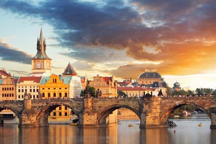 Prague Airport PRG Round-Trip Transfer in Private Van
