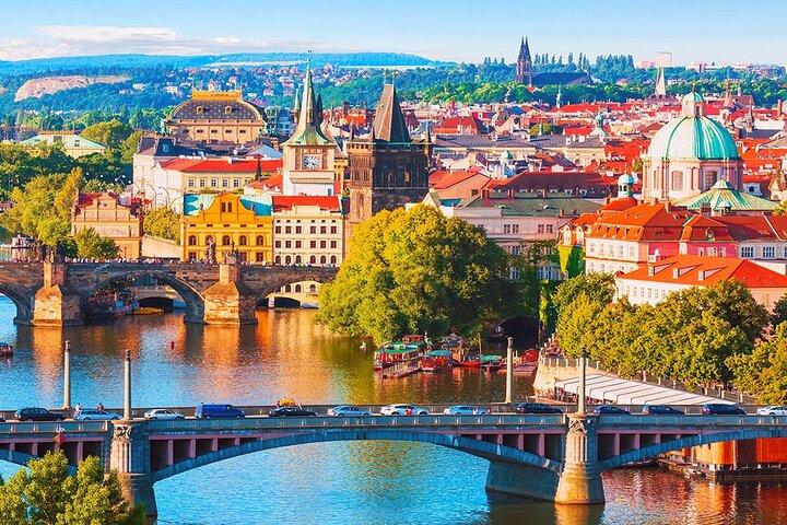 Prague Airport PRG Round-Trip Transfer in Private Van