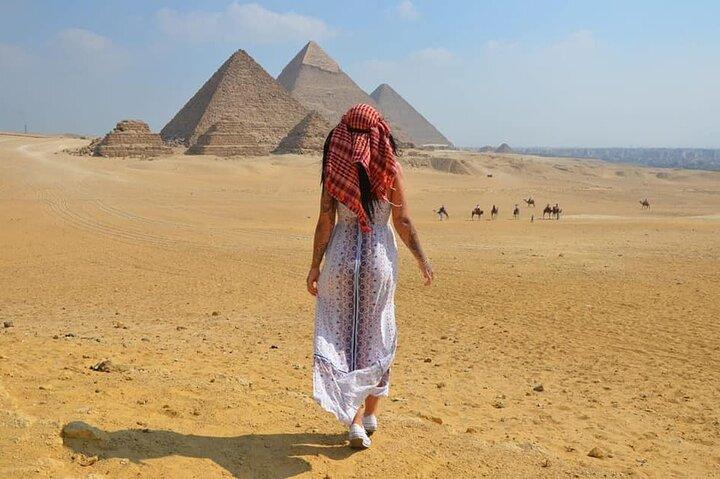 Pyramider, museum och Alexandria privat guidad turpaket (2 dagar)