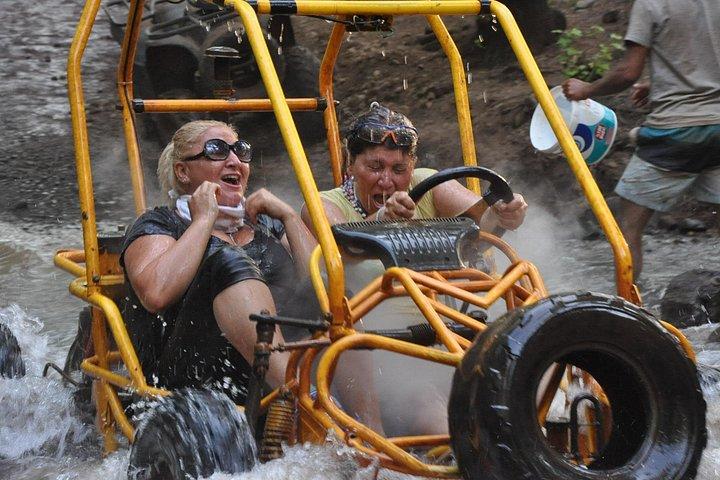 ピックアップ付きクシャダスのクワッドまたはバギーサファリ