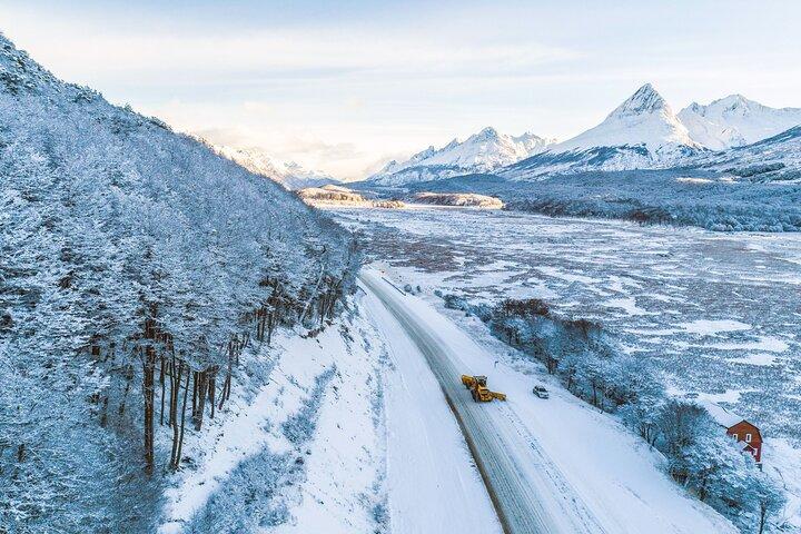 Inverno em Ushuaia: passeio 4x4 Lagos Escondido e Fagnano com almoço
