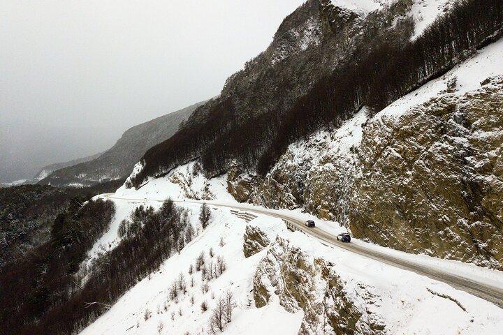 Inverno em Ushuaia: passeio 4x4 Lagos Escondido e Fagnano com almoço
