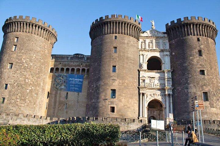 Tour privato a piedi di arte e cibo di un'intera giornata a Napoli