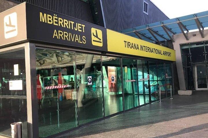 Privater Transfer vom internationalen Flughafen Tirana nach Sarandë