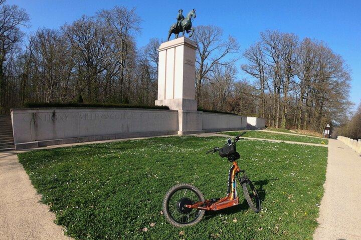 Versailles auf dem Weg der Helden in 2 Elektrorädern