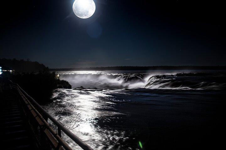 Iguazu Falls FullMoon Trekking under måneskin