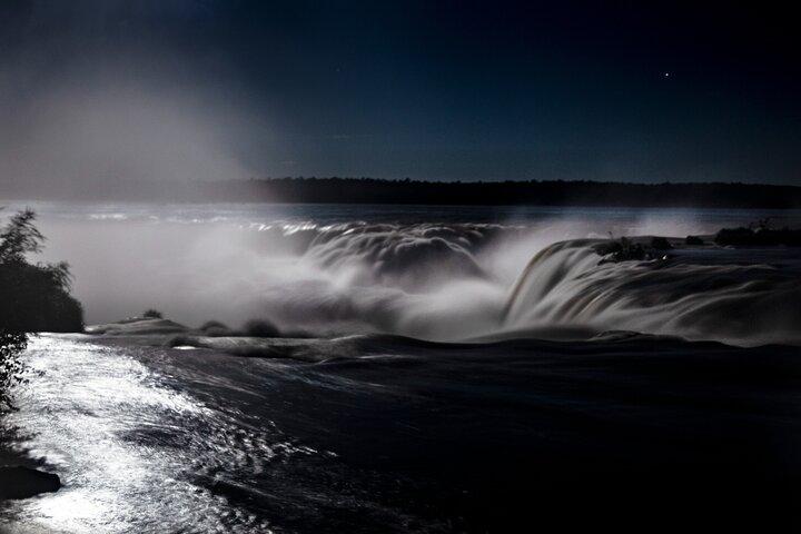 Iguazu Falls FullMoon Trekking under måneskin