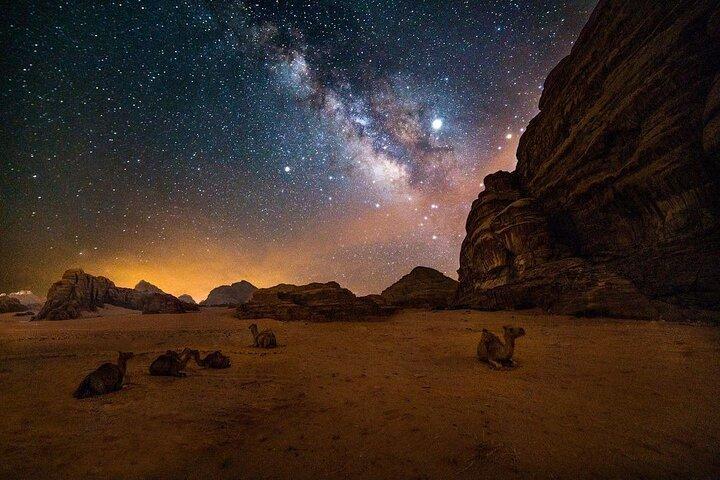 Descubre Jordania en 2 Días : Tour Petra, Wadi Rum, Aqaba & Mar Muerto